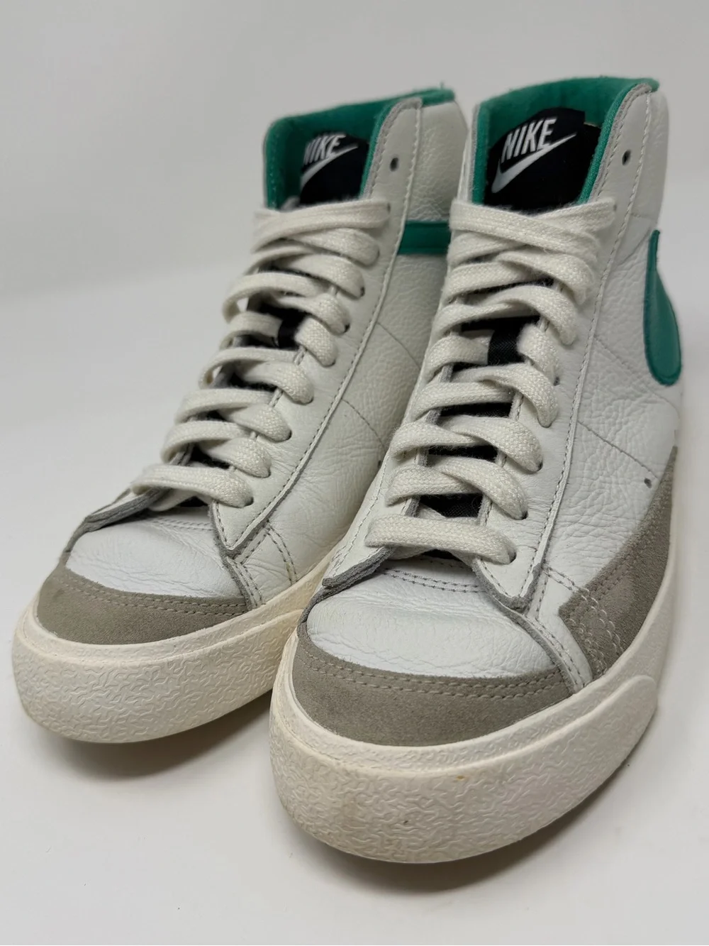 Nike High-Top Sneakers in White, Teal, and Gray & Red Sz. 4.5